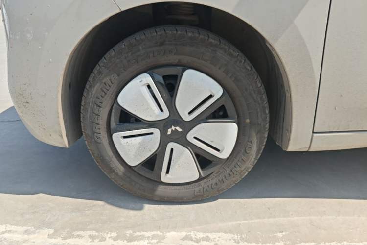 Used Wuling Hongguang MINIEV 2025 Four-Door Version Advanced Edition Left Front Wheel Hub