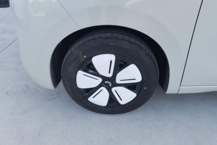 Used Wuling Hongguang MINIEV 2025 Four-Door Version Advanced Edition Left Front Wheel Hub