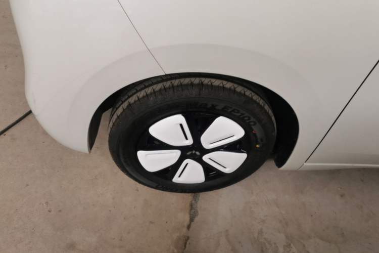 Used Wuling Hongguang MINIEV 2025 Four-Door Version Advanced Edition Left Front Wheel Hub