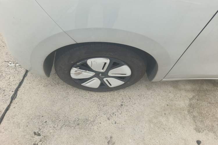 Used Wuling Hongguang MINIEV 2025 Four-Door Version Advanced Edition Left Front Wheel Hub