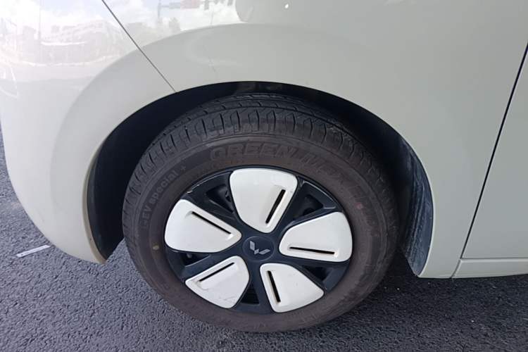 Used Wuling Hongguang MINIEV 2025 Four-Door Version Advanced Edition Left Front Wheel Hub