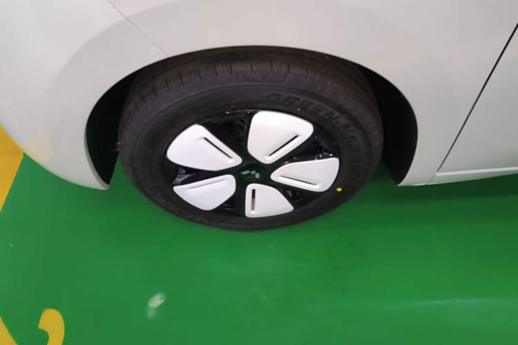 Used Wuling Hongguang MINIEV 2025 Four-Door Version Advanced Edition Left Front Wheel Hub