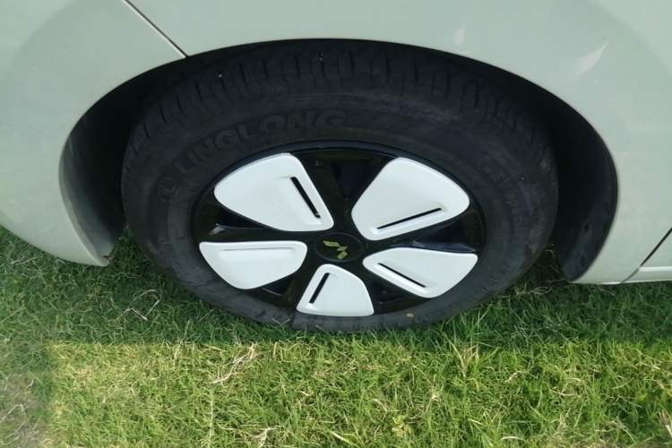 Used Wuling Hongguang MINIEV 2025 Four-Door Version Advanced Edition Left Front Wheel Hub