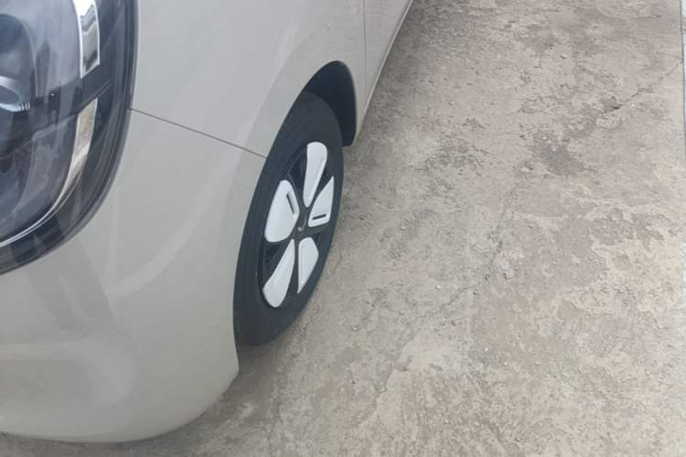 Used Wuling Hongguang MINIEV 2025 Four-Door Version Advanced Edition Left Front Wheel Hub