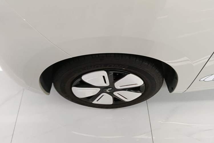 Used Wuling Hongguang MINIEV 2025 Four-Door Version Advanced Edition Left Front Wheel Hub