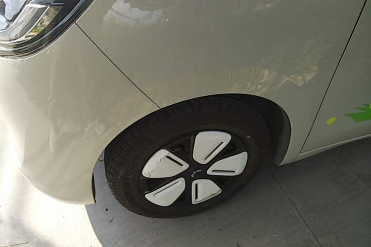 Used Wuling Hongguang MINIEV 2025 Four-Door Version Advanced Edition Left Front Wheel Hub