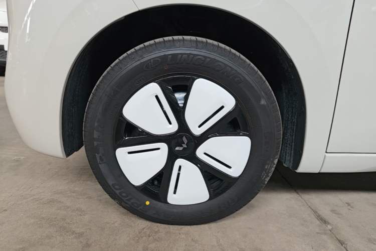 Used Wuling Hongguang MINIEV 2025 Four-Door Version Advanced Edition Left Front Wheel Hub