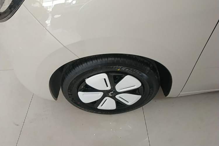 Used Wuling Hongguang MINIEV 2025 Four-Door Version Advanced Edition Left Front Wheel Hub