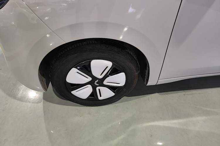 Used Wuling Hongguang MINIEV 2025 Four-Door Version Advanced Edition Left Front Wheel Hub