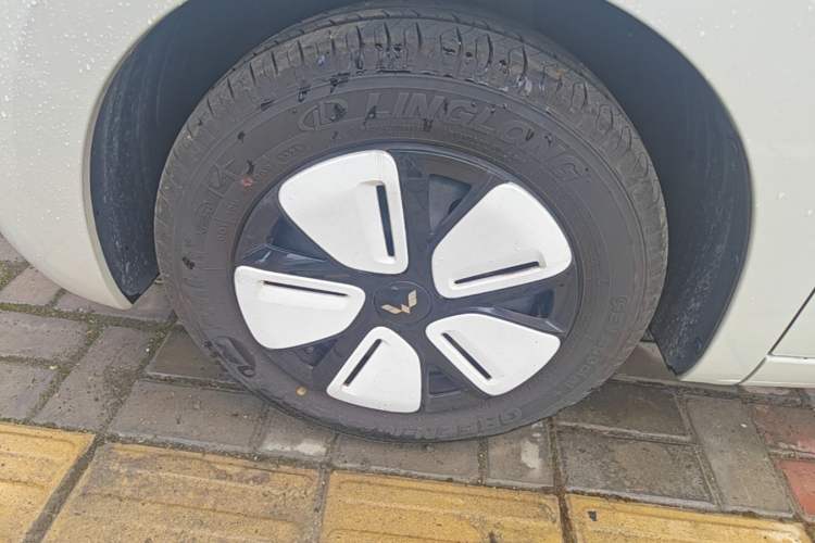 Used Wuling Hongguang MINIEV 2025 Four-Door Version Advanced Edition Left Front Wheel Hub