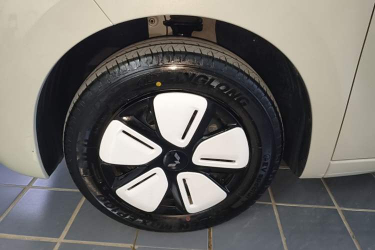 Used Wuling Hongguang MINIEV 2025 Four-Door Version Advanced Edition Left Front Wheel Hub