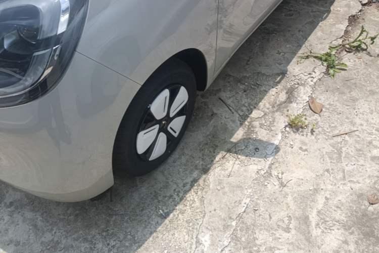 Used Wuling Hongguang MINIEV 2025 Four-Door Version Advanced Edition Left Front Wheel Hub
