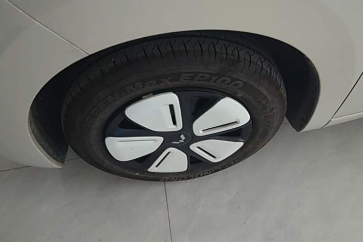 Used Wuling Hongguang MINIEV 2025 Four-Door Version Advanced Edition Left Front Wheel Hub