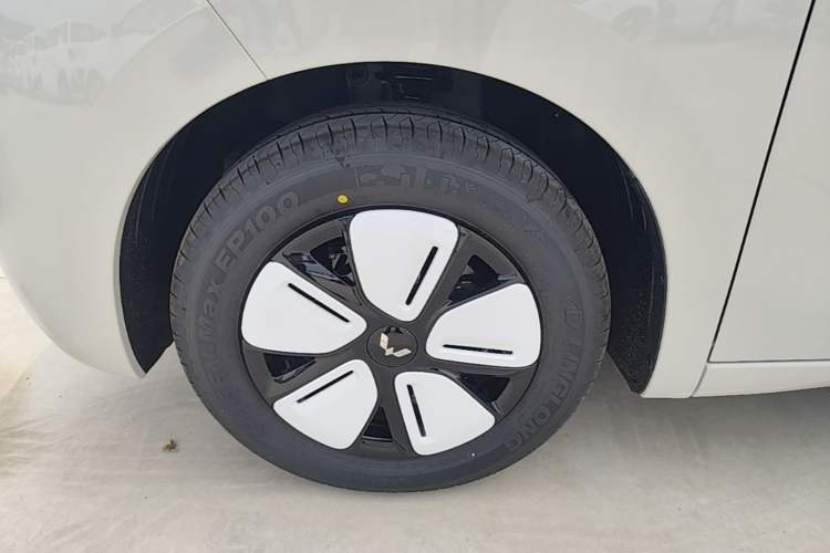 Used Wuling Hongguang MINIEV 2025 Four-Door Version Advanced Edition Left Front Wheel Hub