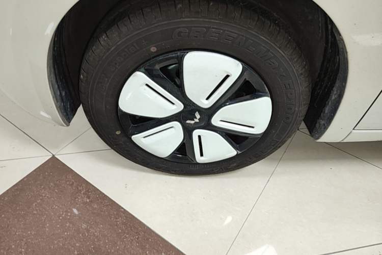 Used Wuling Hongguang MINIEV 2025 Four-Door Version Advanced Edition Left Front Wheel Hub