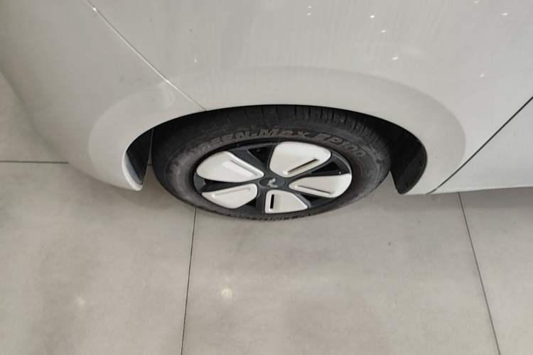 Used Wuling Hongguang MINIEV 2025 Four-Door Version Advanced Edition Left Front Wheel Hub