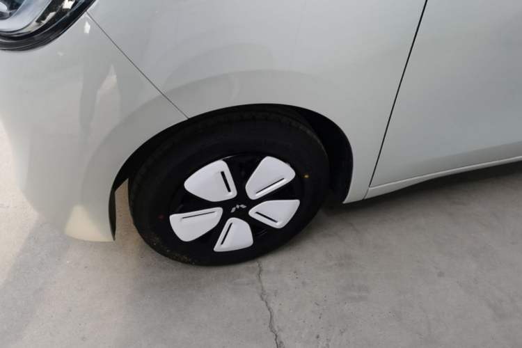 Used Wuling Hongguang MINIEV 2025 Four-Door Version Advanced Edition Left Front Wheel Hub
