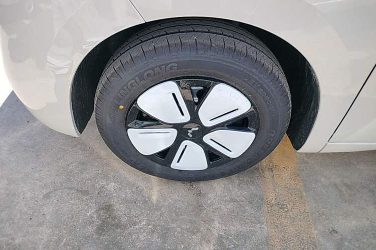 Used Wuling Hongguang MINIEV 2025 Four-Door Version Advanced Edition Left Front Wheel Hub