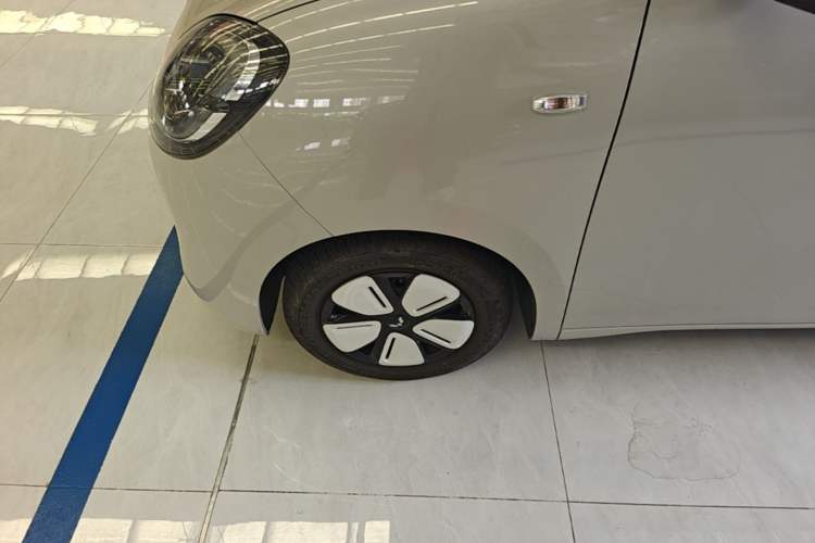 Used Wuling Hongguang MINIEV 2025 Four-Door Version Zhenxiang+ Edition Left Front Wheel Hub