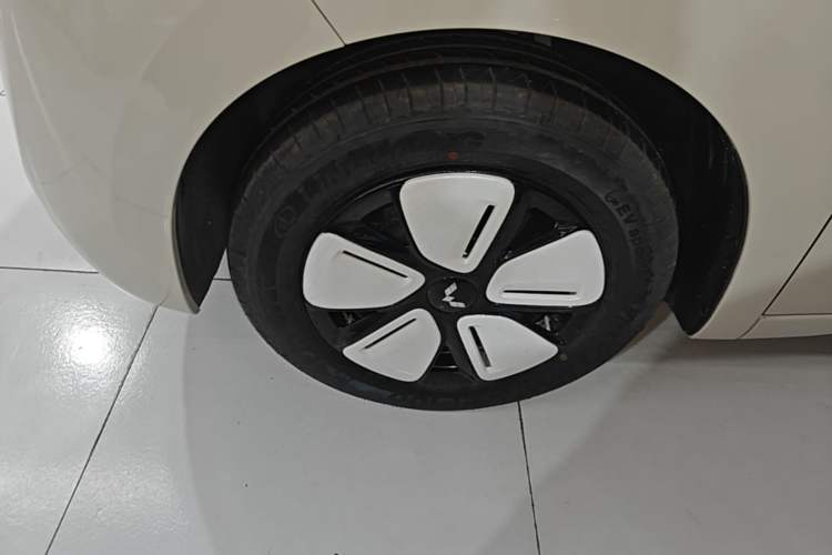 Used Wuling Hongguang MINIEV 2025 Four-Door Version Advanced Edition Left Front Wheel Hub