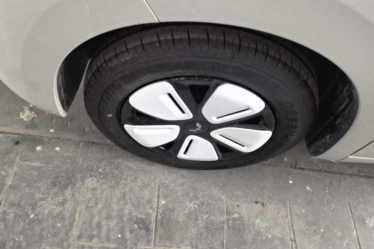 Used Wuling Hongguang MINIEV 2025 Four-Door Version Advanced Edition Left Front Wheel Hub