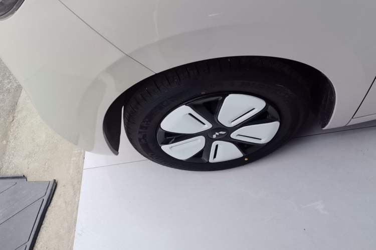Used Wuling Hongguang MINIEV 2025 Four-Door Version Advanced Edition Left Front Wheel Hub