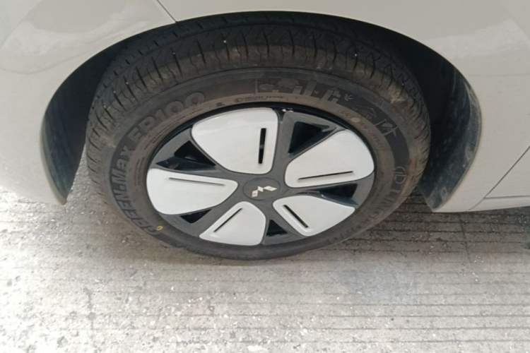 Used Wuling Hongguang MINIEV 2025 Four-Door Version Advanced Edition Left Front Wheel Hub