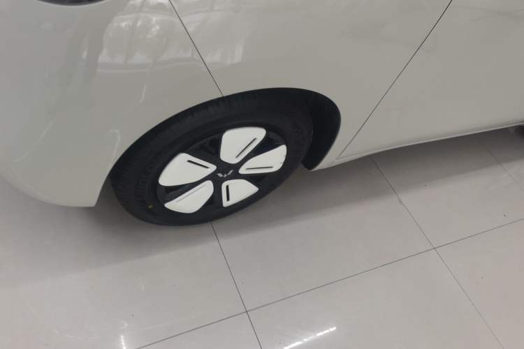 Used Wuling Hongguang MINIEV 2025 Four-Door Version Advanced Edition Left Front Wheel Hub