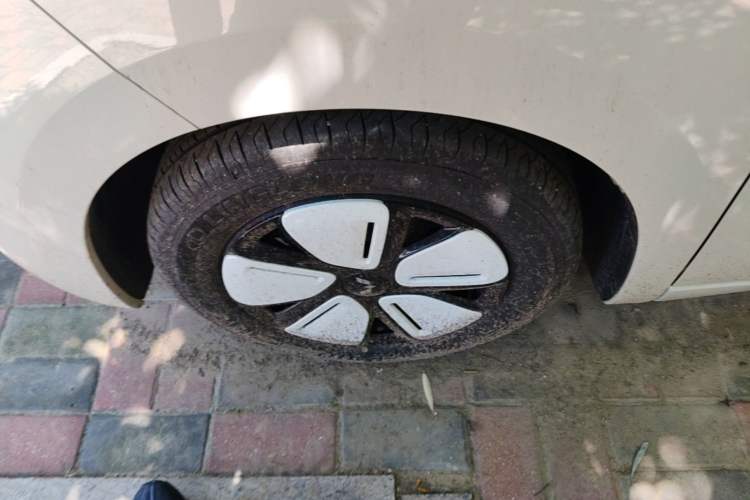 Used Wuling Hongguang MINIEV 2025 Four-Door Version Advanced Edition Left Front Wheel Hub