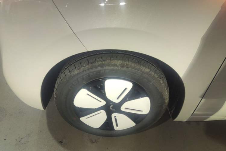 Used Wuling Hongguang MINIEV 2025 Four-Door Version Advanced Edition Left Front Wheel Hub