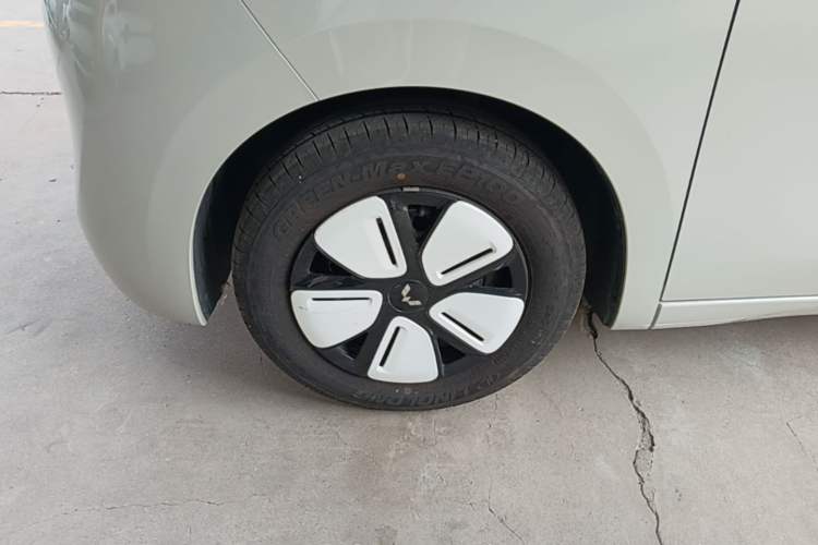 Used Wuling Hongguang MINIEV 2025 Four-Door Version Premium Edition Left Front Wheel Hub