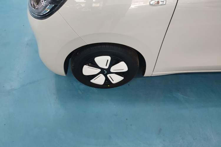 Used Wuling Hongguang MINIEV 2025 Four-Door Version Advanced Edition Left Front Wheel Hub