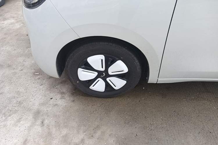 Used Wuling Hongguang MINIEV 2025 Four-Door Version Advanced Edition Left Front Wheel Hub
