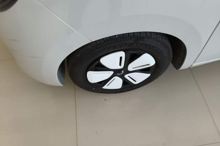Used Wuling Hongguang MINIEV 2025 Four-Door Version Advanced Edition Left Front Wheel Hub