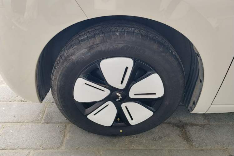 Used Wuling Hongguang MINIEV 2025 Four-Door Version Zhenxiang+ Edition Left Front Wheel Hub