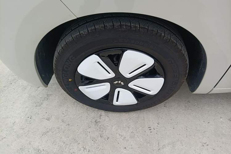 Used Wuling Hongguang MINIEV 2025 Four-Door Version Advanced Edition Left Front Wheel Hub