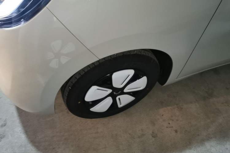 Used Wuling Hongguang MINIEV 2025 Four-Door Version Advanced Edition Left Front Wheel Hub