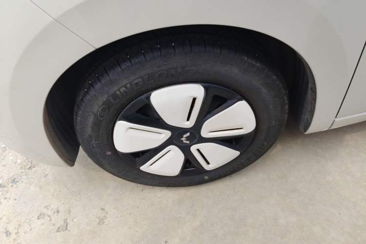 Used Wuling Hongguang MINIEV 2025 Four-Door Version Advanced Edition Left Front Wheel Hub