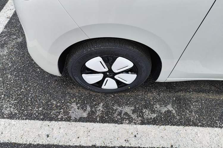 Used Wuling Hongguang MINIEV 2025 Four-Door Version Advanced Edition Left Front Wheel Hub