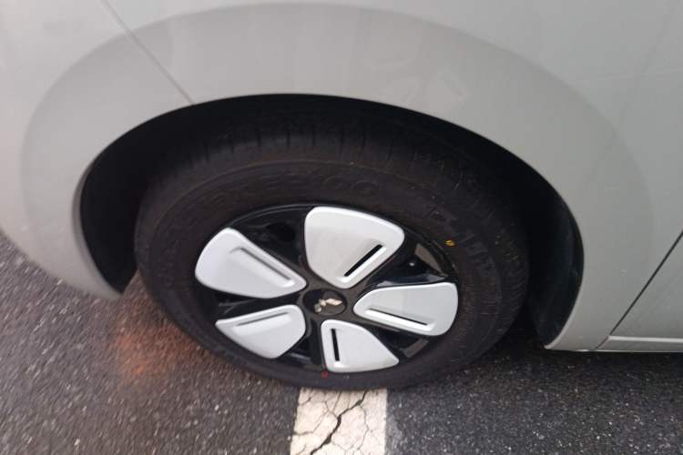 Used Wuling Hongguang MINIEV 2025 Four-Door Version Advanced Edition Left Front Wheel Hub