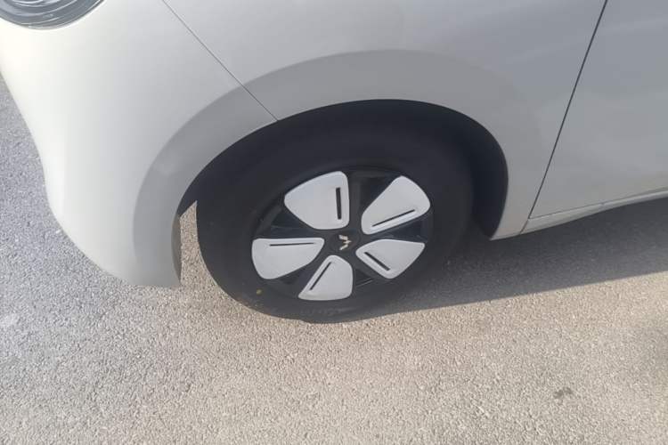 Used Wuling Hongguang MINIEV 2025 Four-Door Version Advanced Edition Left Front Wheel Hub