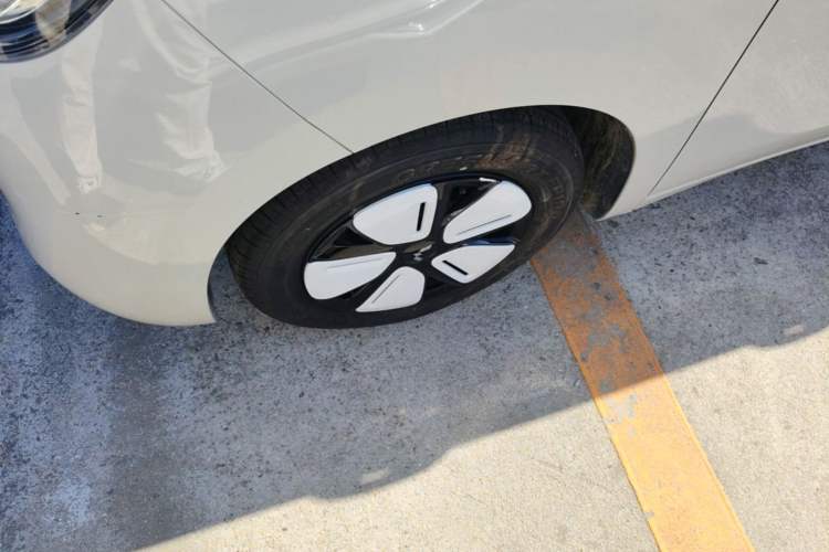 Used Wuling Hongguang MINIEV 2025 Four-Door Version Advanced Edition Left Front Wheel Hub