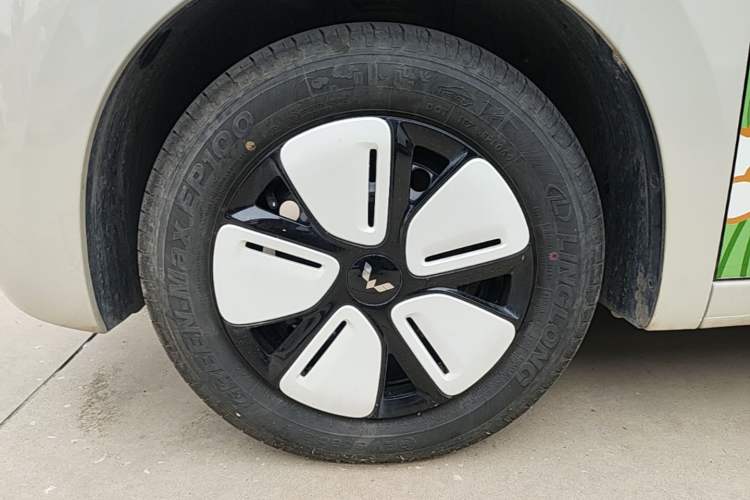 Used Wuling Hongguang MINIEV 2025 Four-Door Version Premium Edition Left Front Wheel Hub