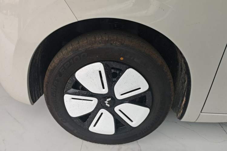 Used Wuling Hongguang MINIEV 2025 Four-Door Version Advanced Edition Left Front Wheel Hub