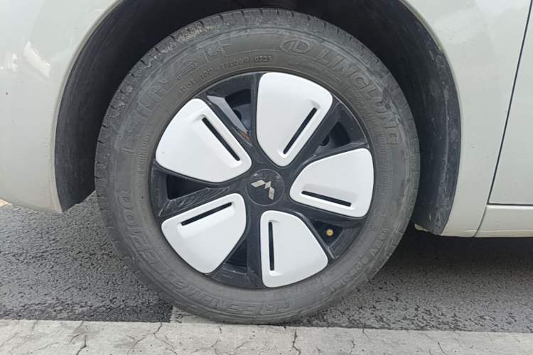Used Wuling Hongguang MINIEV 2025 Four-Door Version Advanced Edition Left Front Wheel Hub