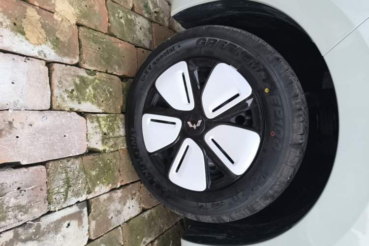 Used Wuling Hongguang MINIEV 2025 Four-Door Version Advanced Edition Left Front Wheel Hub