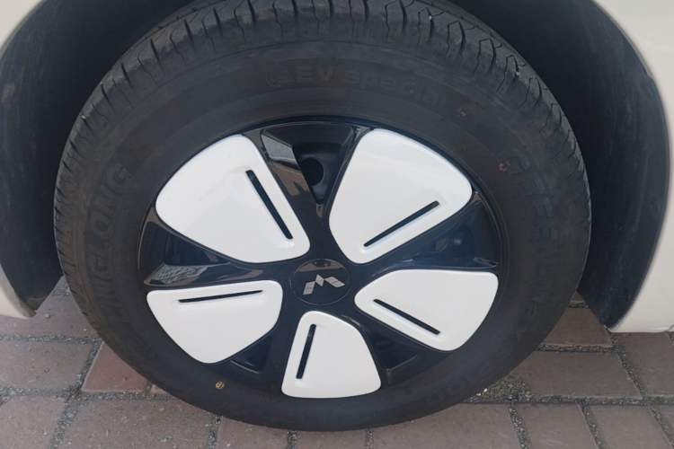 Used Wuling Hongguang MINIEV 2025 Four-Door Version Zhenxiang+ Edition Left Front Wheel Hub