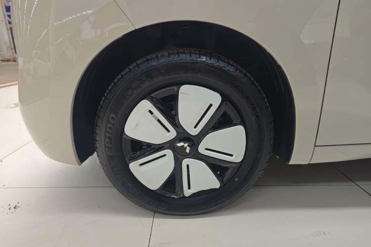 Used Wuling Hongguang MINIEV 2025 Four-Door Version Advanced Edition Left Front Wheel Hub