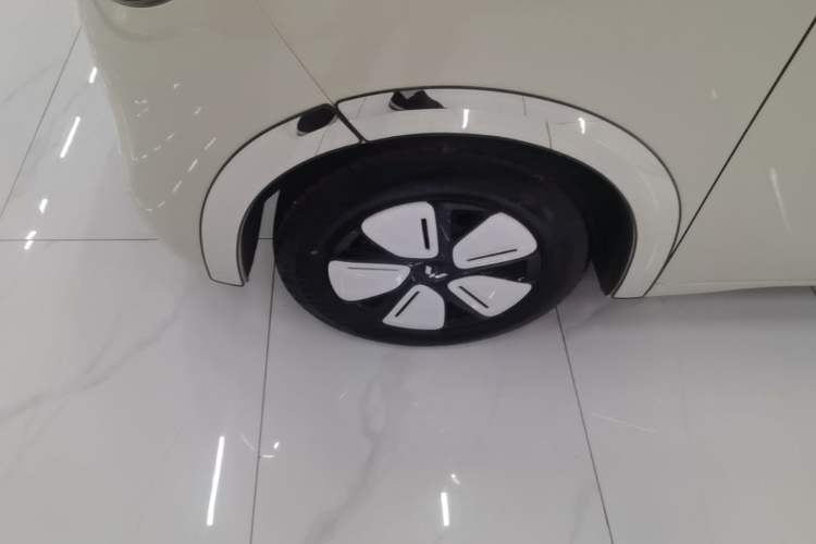 Used Wuling Hongguang MINIEV 2025 Four-Door Version Zhenxiang+ Edition Left Front Wheel Hub