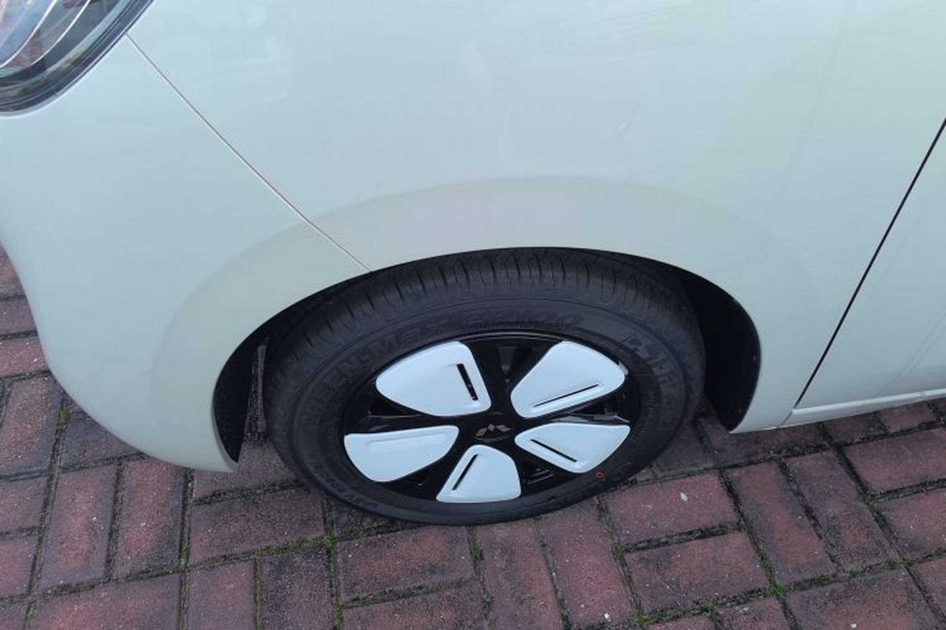 Used Wuling Hongguang MINIEV 2025 Four-Door Version Advanced Edition Left Front Wheel Hub